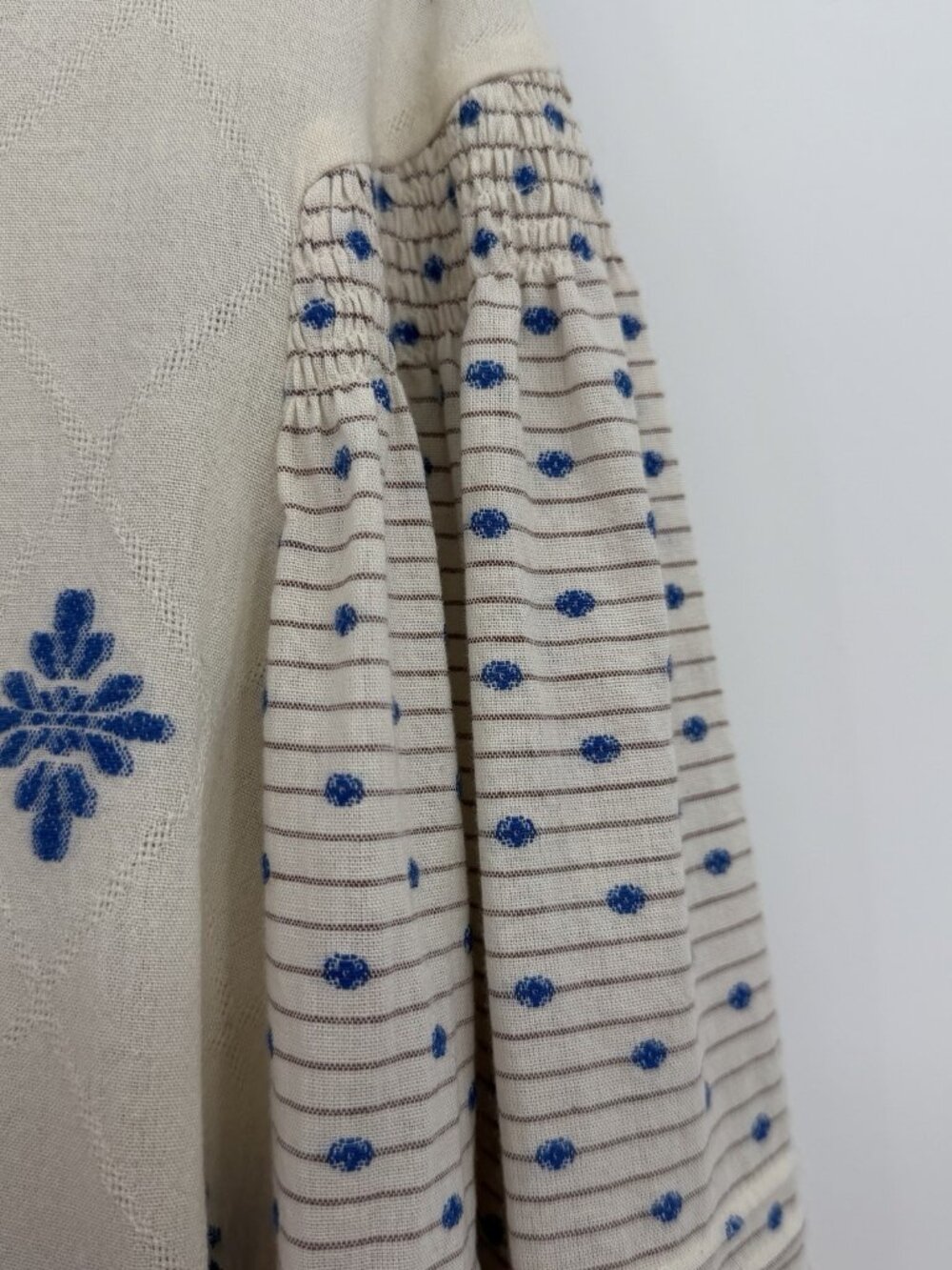 Hunter Bell Ezra Blouse size S Small Cotton Blend Blue Medallion, Cream - Picture 6 of 11